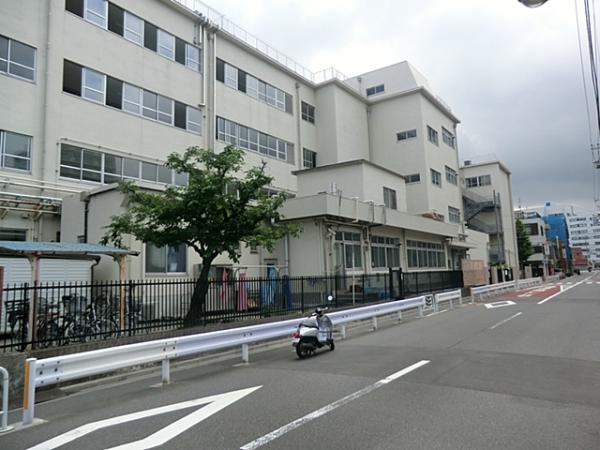 Junior high school. 1300m to the second sand-cho junior high school