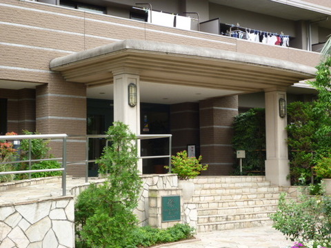 Building appearance. Entrance