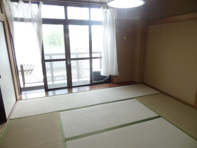 Living and room. Day also well airy Japanese-style