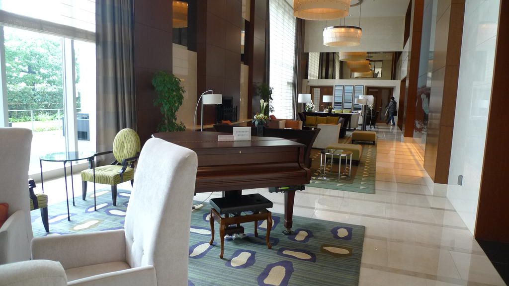 lobby. Brokerage fee 0.75. Condominium tower luxury lobby ・ Cafe ・ Este ・ Pool