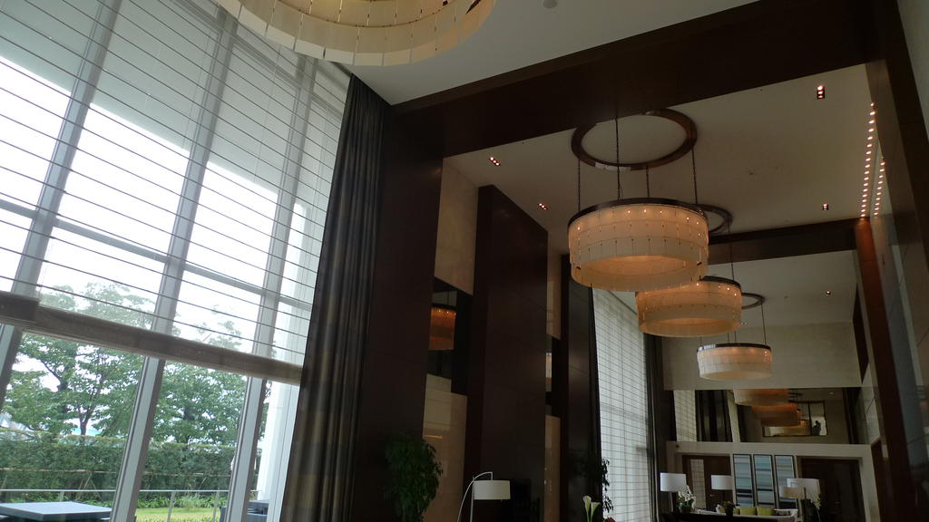 Other common areas. Brokerage fee 0.75. Condominium tower luxury lobby ・ Cafe ・ Este ・ Pool