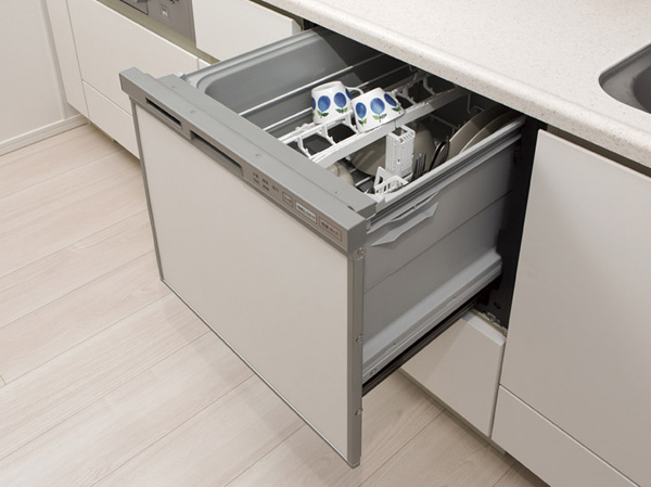 Room and equipment. Dishwasher will wash the dishes of large capacity, Easy to slide open type that is taken out easily put. In addition to realizing a water-saving and energy-saving compared to hand washing, It also shortened the time of cleanup. (Same as on the left.)