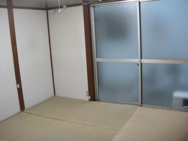 Living and room. It is a Japanese-style room 4.5 Pledge