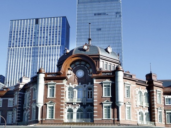 Marunouchi (about 11 minutes by bicycle ・ About 2.6km)