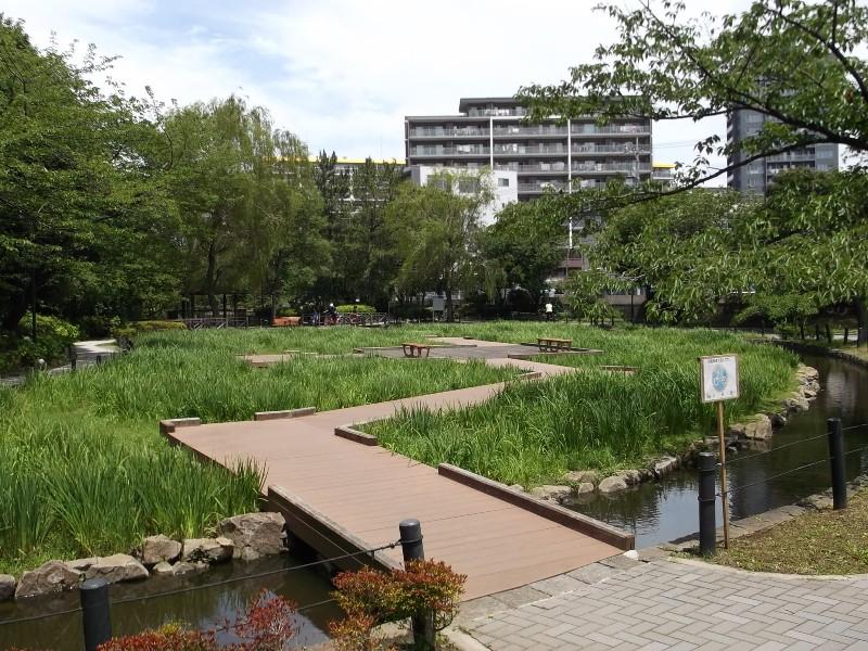 Streets around. 320m until horizontal Jitsuken River Park