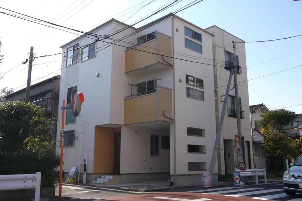 Local appearance photo. We building completed. Local (12 May 2013) Shooting