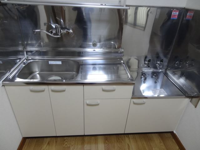 Kitchen. Kasukonro can be installed