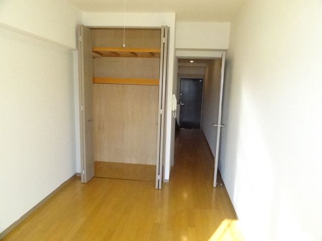 Living and room. 7.2 is a spacious room in the tatami.