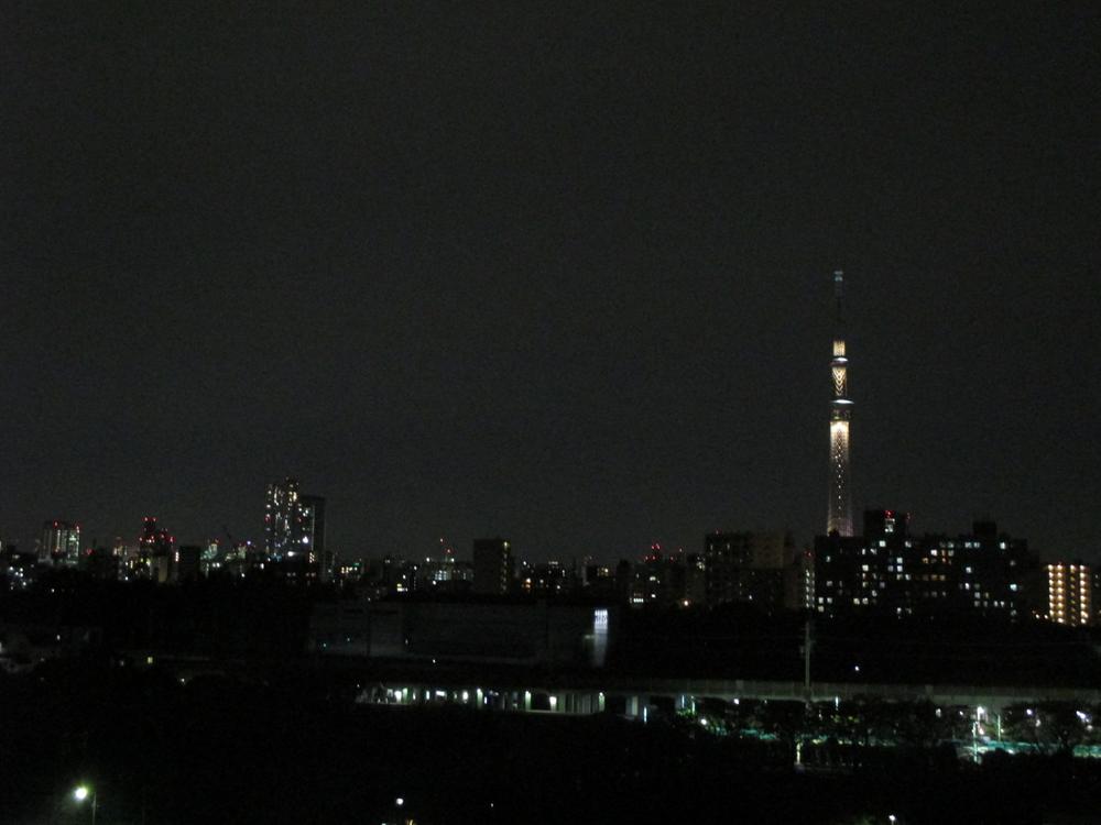 View photos from the dwelling unit.  ■ In the evening, especially reflected in the beautiful Tokyo Sky Tree.