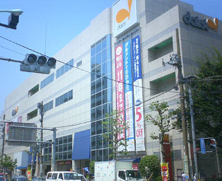 Supermarket. 352m until the Daiei Higashi-Ojima store (Super)