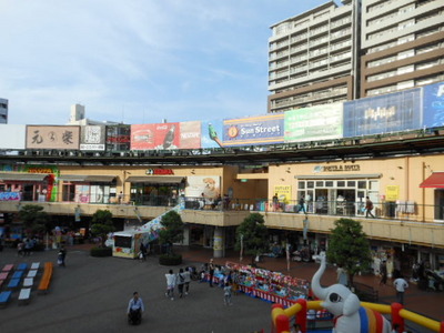 Shopping centre. 1000m to San Street (shopping center)
