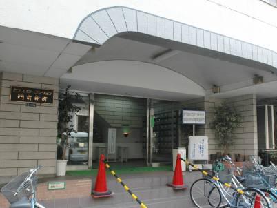 Entrance.  [Station 1-minute walk of the apartment entrance] The entrance of the bicycle has also been firmly maintenance.