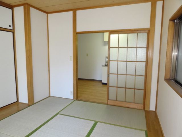 Living and room. 6 Pledge Japanese-style rooms