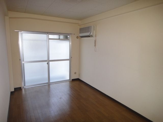 Living and room. Is 6 Pledge of 1R