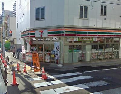 Convenience store. Seven-Eleven Koto Mori store up (convenience store) 62m