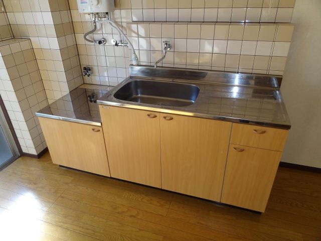 Kitchen. Gas stove can be installed