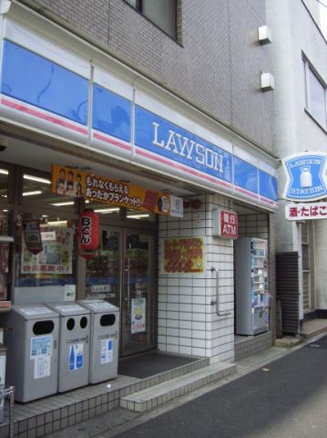 Convenience store. 50m to Family Mart (convenience store)