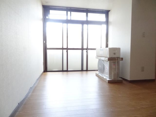 Living and room. 10 is the Pledge living dining kitchen.