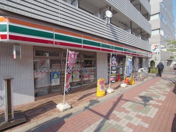 Convenience store. 101m to Seven-Eleven Koto Toyocho Ekimae