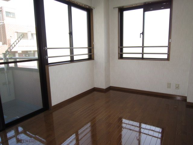 Living and room. Beautiful flooring.