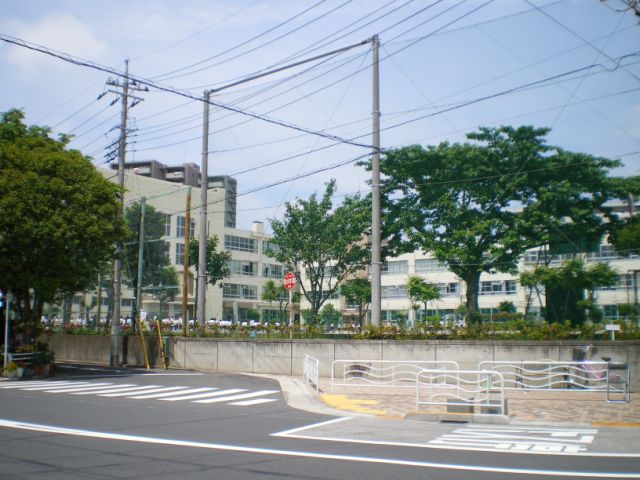 Junior high school. Municipal Sunamachi 660m up to junior high school (junior high school)