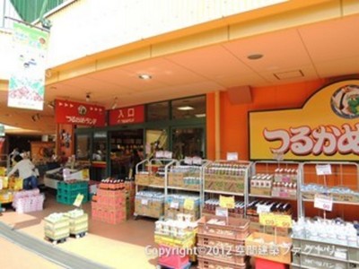 Supermarket. Tsurukame land Kameido store up to (super) 138m