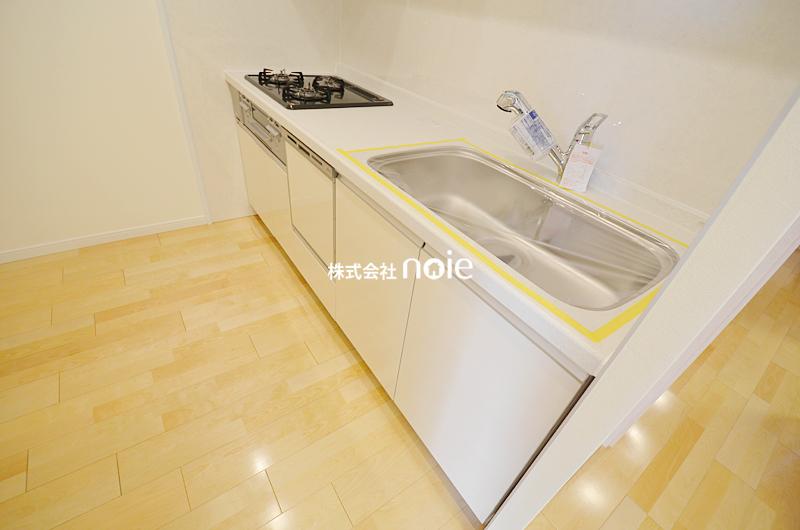 Kitchen. ~ In fact, please check ~  ◆ Wife happy spacious kitchen.  ◆ Water purifier integrated.  ◆ In dishwasher