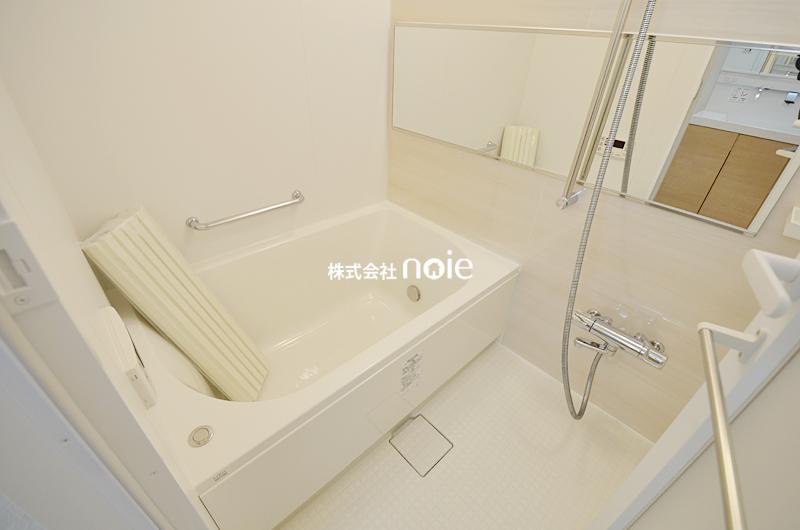 Bathroom. ~ In fact, please check ~  ◆ With reheating function.  ◆ With ventilation drying function.