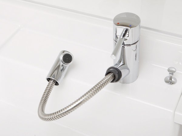 Bathing-wash room.  [Nozzle drawer faucet] Modern design of the all-plated finish. Easy-to-use nozzle pull-out.