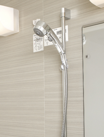 Bathing-wash room.  [Shower head + slide bar] Chrome-plated shower head. Set up a slide bar that can be adjusted to the height of your choice.