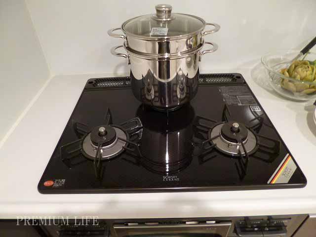 Kitchen.  [kitchen] Caring Easy gas stove glass top is easy to fall dirty