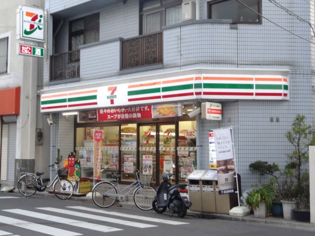 Convenience store. 520m to Seven-Eleven (convenience store)