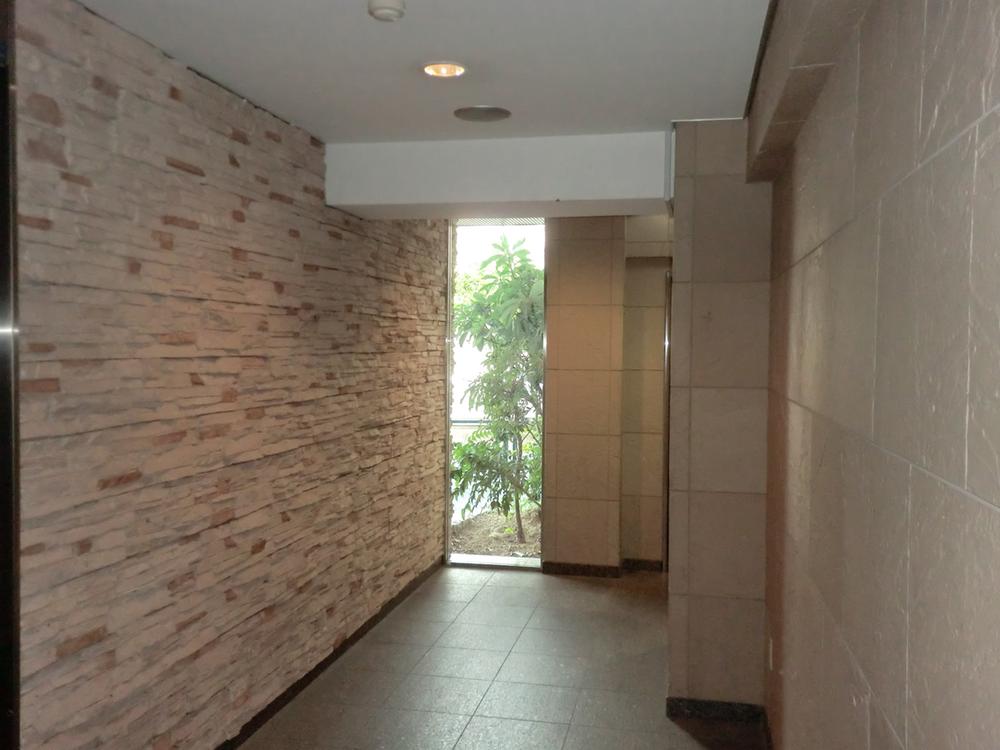 lobby. Common areas There is also stretched luxury biscuit-style tile in elevator hall, There is a feeling of luxury.