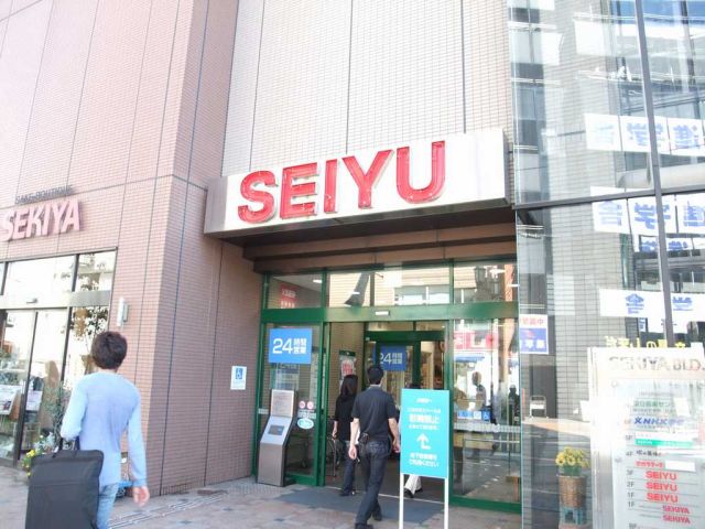 Shopping centre. Seiyu until the (shopping center) 620m