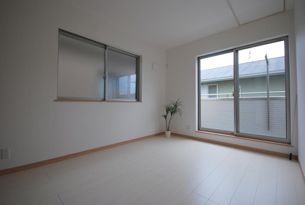 Non-living room. Local Photos