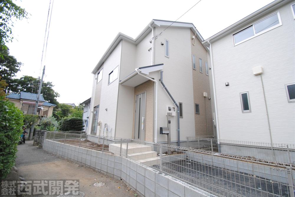 Local appearance photo. Local (10 May 2013) Shooting Building 2 With solar panels