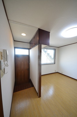 Entrance. ☆ Spacious entrance ☆