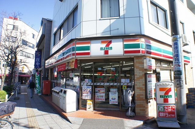 Convenience store. Seven-Eleven National Yaho Station north exit store up (convenience store) 775m