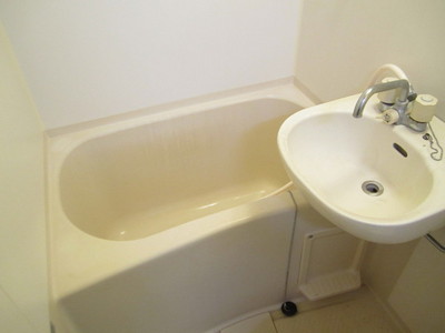 Bath. Clean ・ Clue exhilarating bus!
