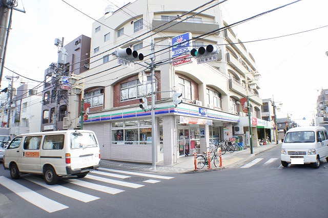 Convenience store. Three F National Higashi 3-chome up (convenience store) 23m