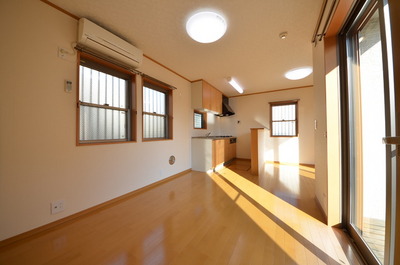 Other room space. ☆ Large living ☆