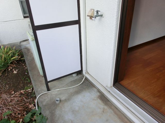 Other room space. ☆ This outdoor Laundry Area ☆