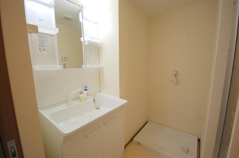 Wash basin, toilet. Indoor shooting