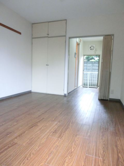 Living and room. ☆ Western-style 6 Pledge ・ This room with storage ☆