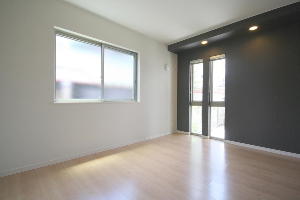 Non-living room. Local Photos