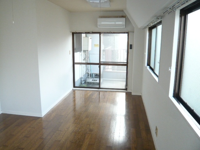 Living and room