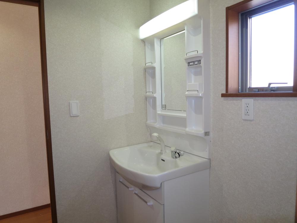 Wash basin, toilet. Indoor (11 May 2011) Shooting