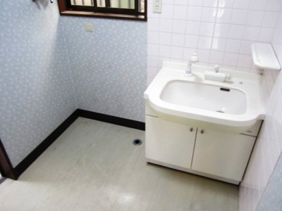 Washroom. There basin dressing room ◇ window