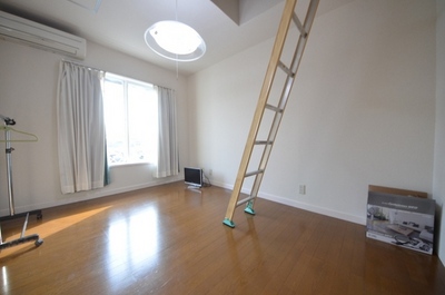 Living and room. ☆ Room space ☆