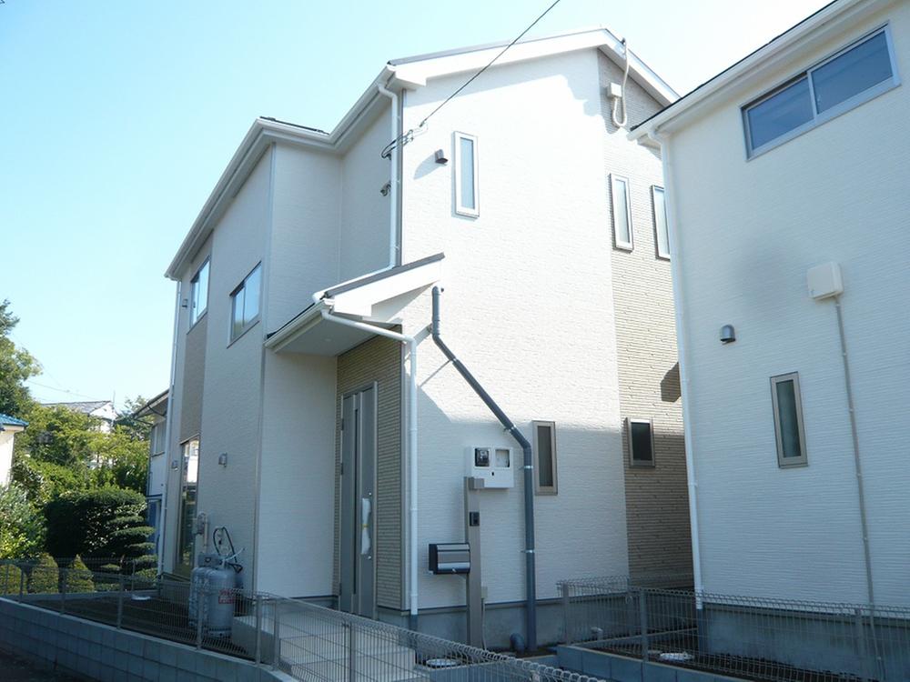 Local appearance photo. Building 2, Local appearance photo